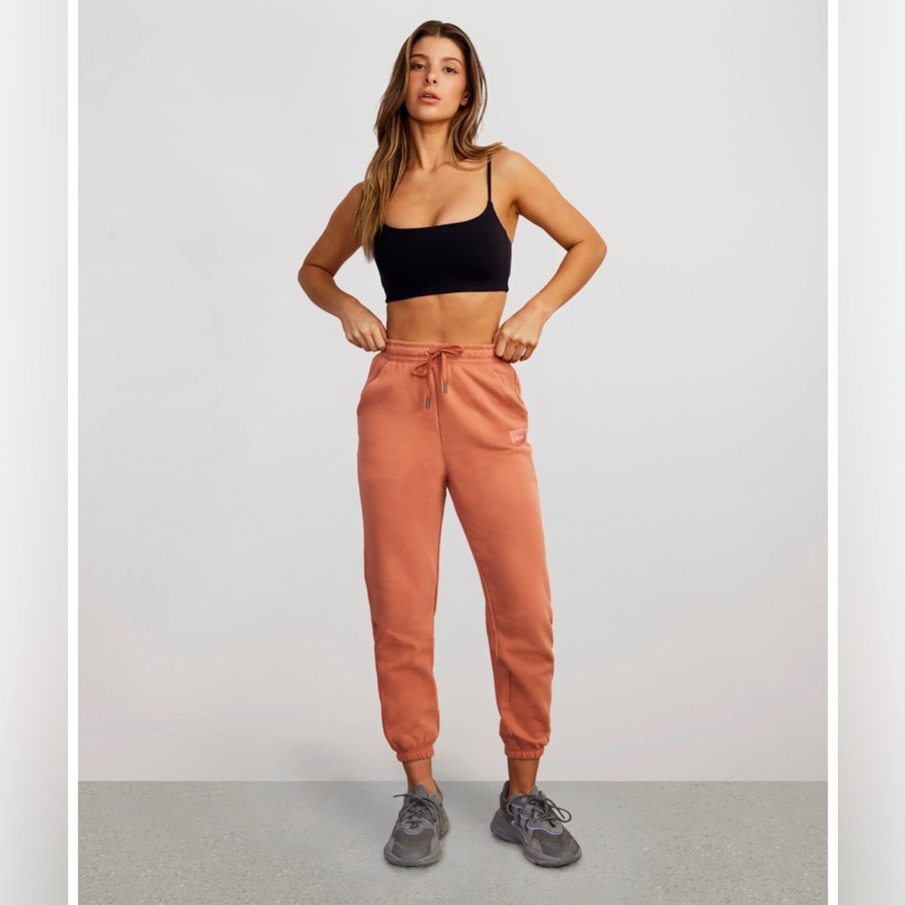 NWT - Stori seek sweatpant - size 4 - bronze color